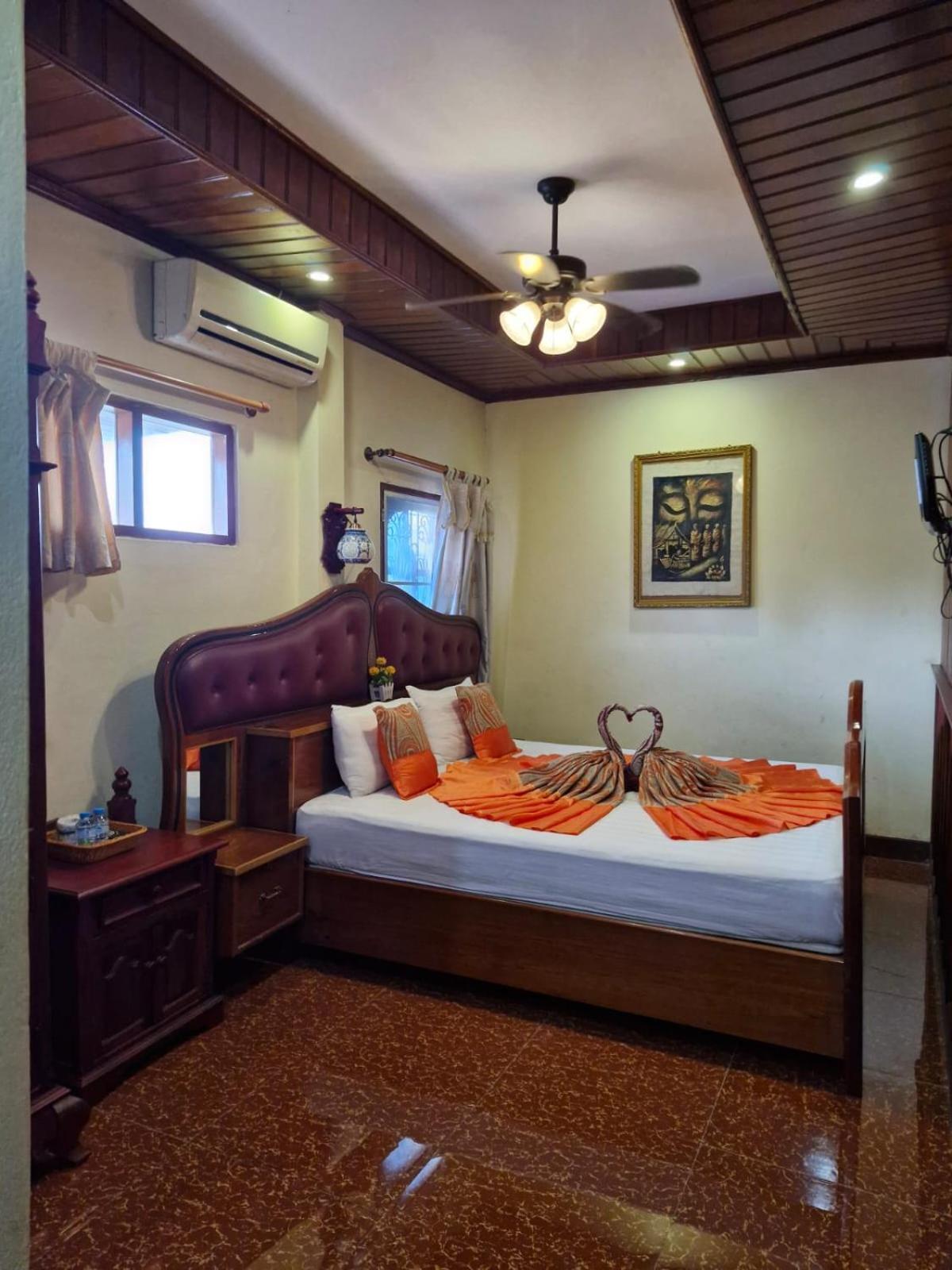 מלון לואנג פרבאנג Sakura Wood House מראה חיצוני תמונה