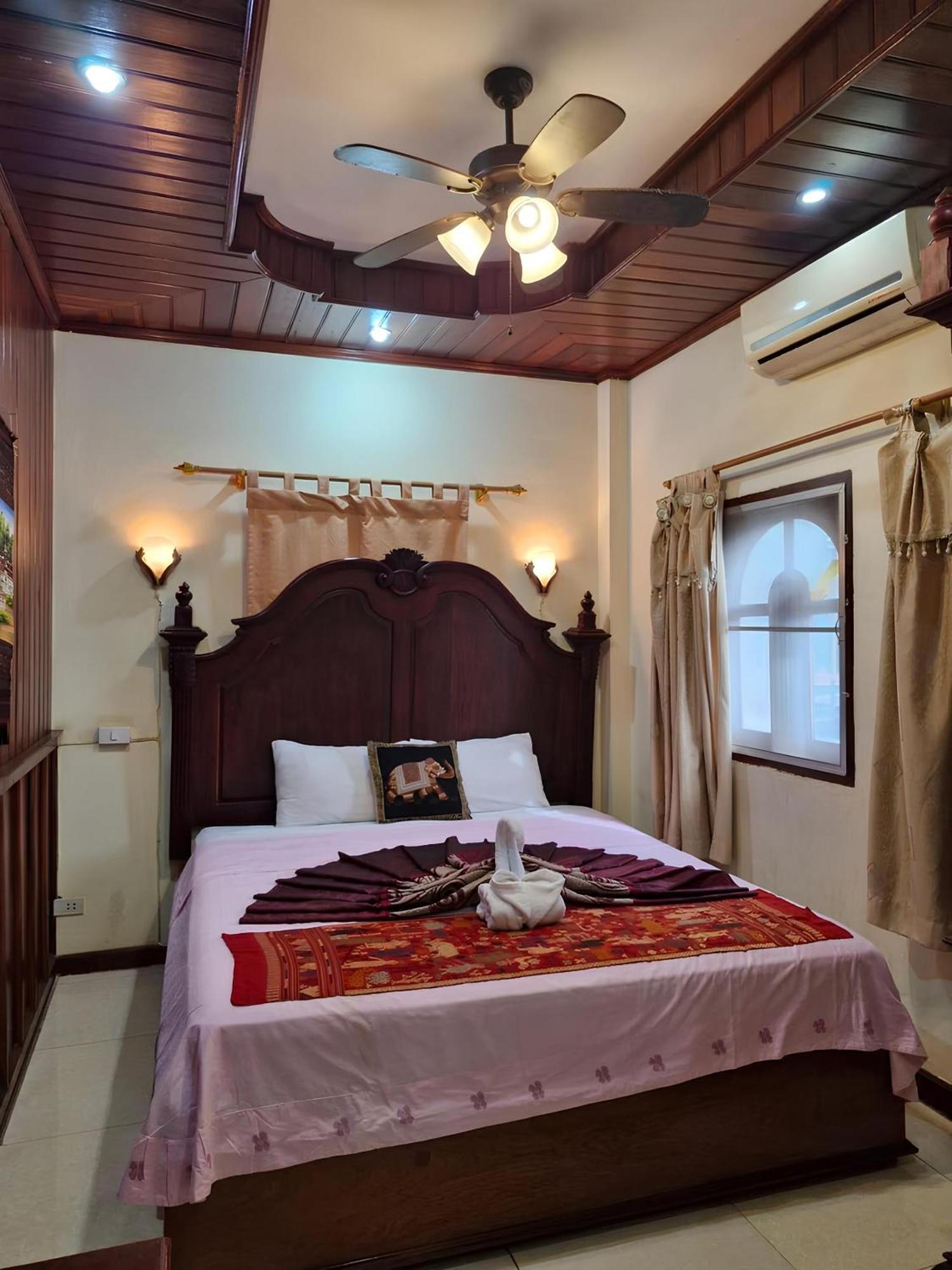 מלון לואנג פרבאנג Sakura Wood House מראה חיצוני תמונה