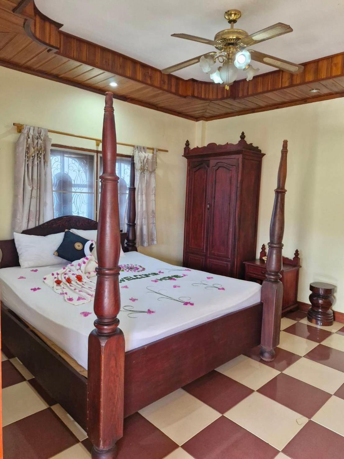מלון לואנג פרבאנג Sakura Wood House מראה חיצוני תמונה